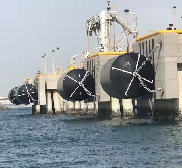 High Performance Foam Filled Fenders With Marine Floating Tyre And Chain Net